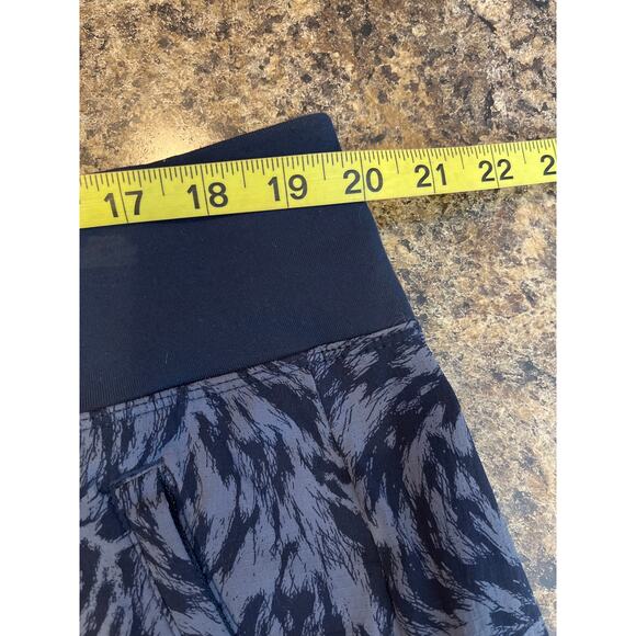 Athleta Trekkie North Printed Shorts Blue Plus Size 18 Pockets‎ - Picture 8 of 9